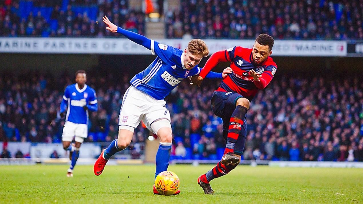 朴茨茅斯决胜阿克灵顿,球队拼尽全力(朴茨茅斯大学照片) 朴茨茅斯决胜阿克灵顿,球队拼尽全力(朴茨茅斯大学照片)