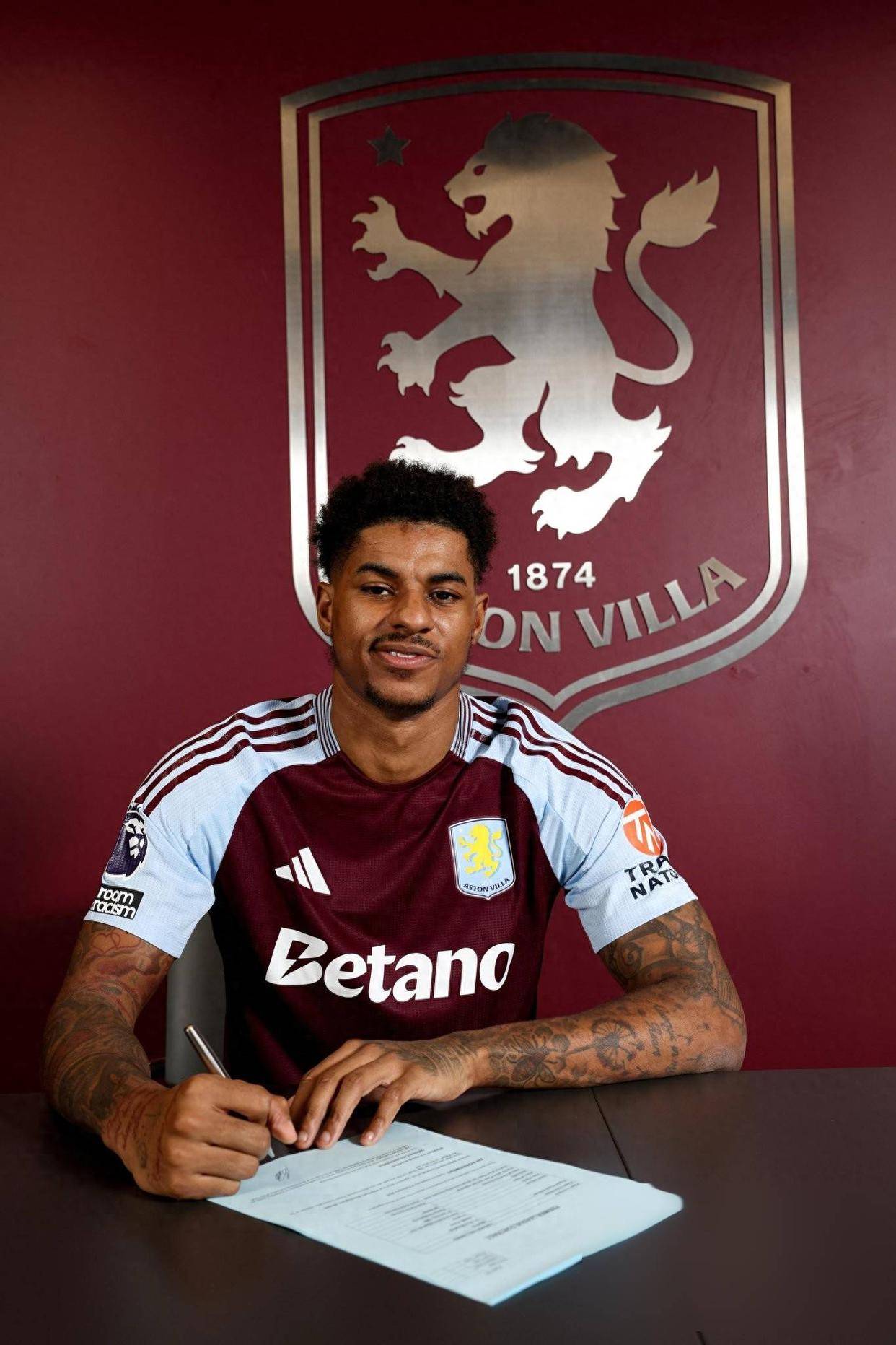 爱游戏-关于曼联小胜埃弗顿，拉什福德梅开的信息