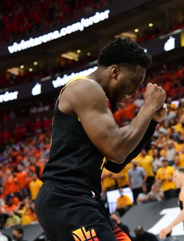 爱游戏体育地址-爵士遭遇失利，米切尔孤军奋战(米切尔22分全队半场18记三分 爵士灭魔)