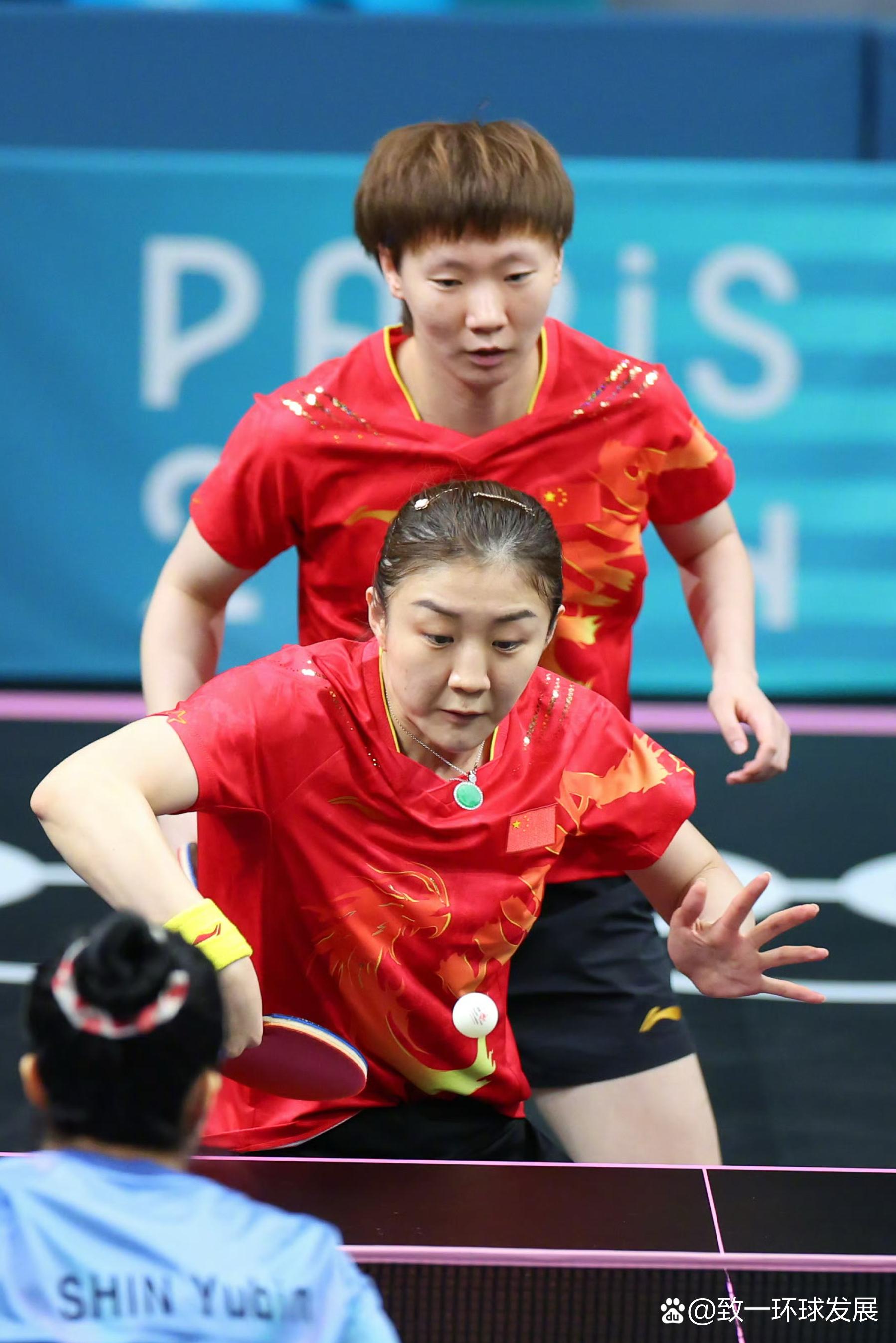 爱游戏官方登录入口-体育赛场上，女子运动员角逐最高奖项(体育赛场上,女子运动员角逐最高奖项是什么)