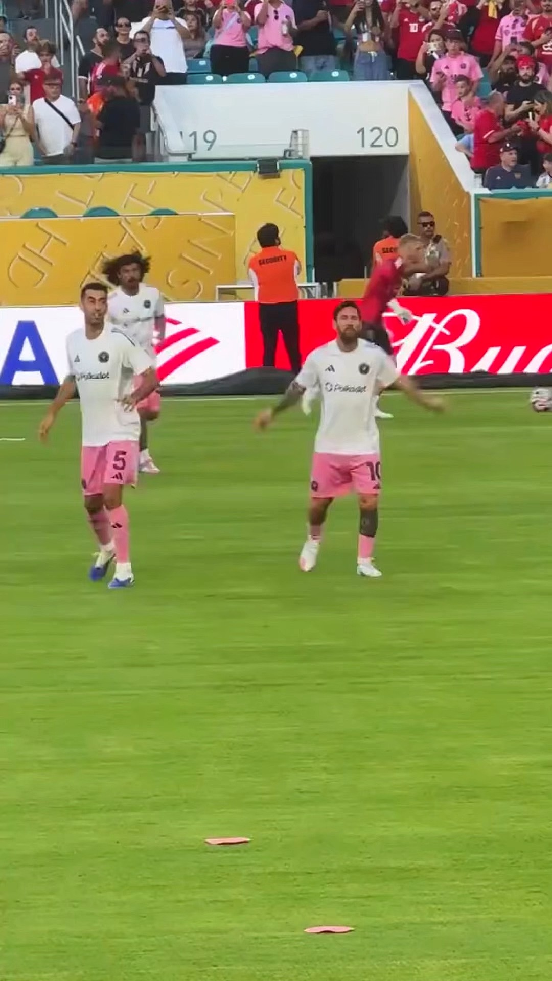 曼联外援训练状态火热,世俱杯淘汰赛关键战的简单介绍 曼联外援训练状态火热,世俱杯淘汰赛关键战的简单介绍