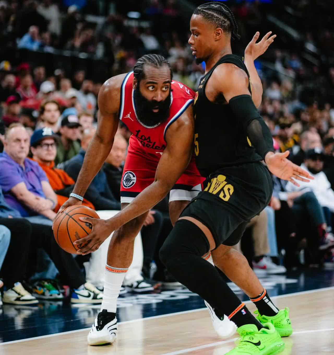 爱游戏官网-快船战胜篮网，马刺不敌雄鹿