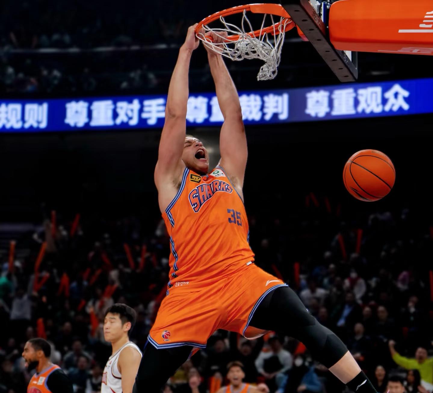 爱游戏入口-上海男篮取得反弹，实现重振雄风