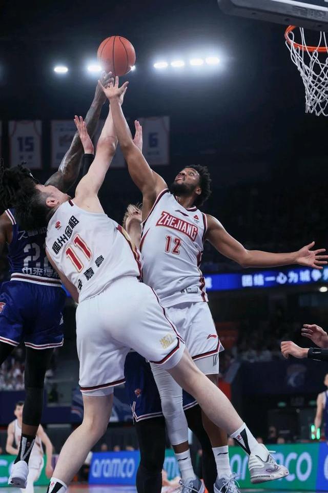 上海男篮取得反弹,实现重振雄风 上海男篮取得反弹,实现重振雄风