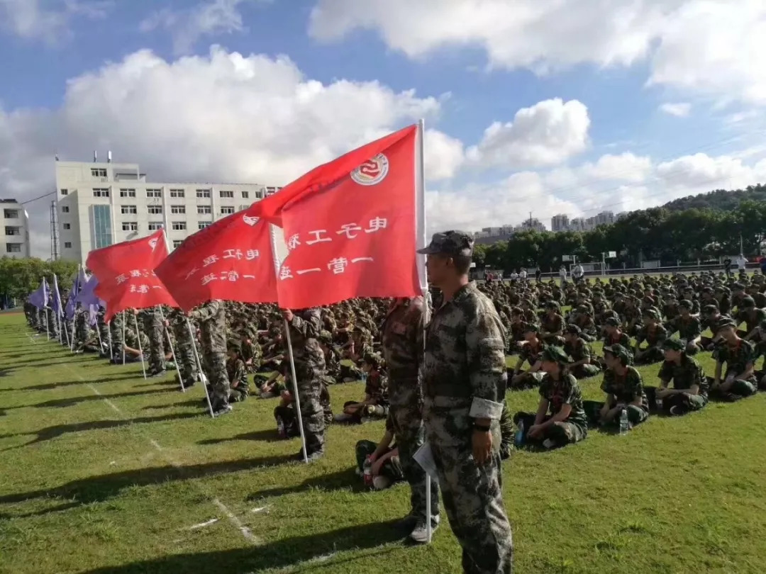 爱游戏体育平台-包含斯特拉斯堡主场告捷士气高昂的词条