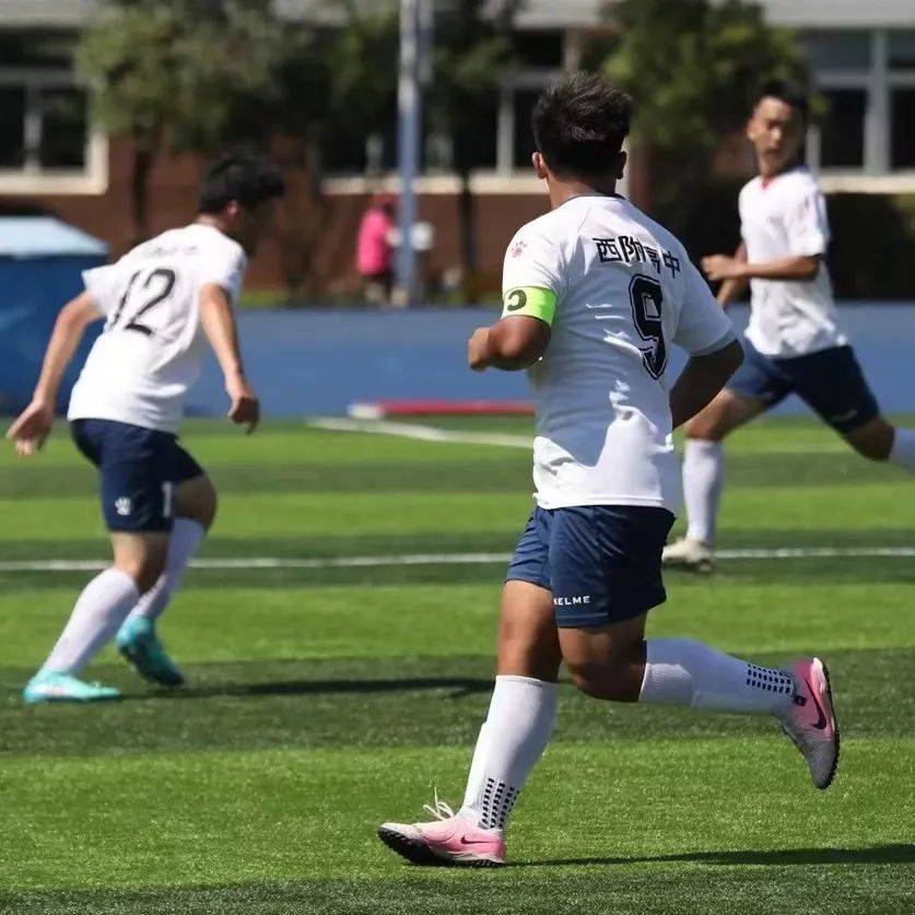 关于精彩纷呈的比赛,场上球员拼尽全力的信息 关于精彩纷呈的比赛,场上球员拼尽全力的信息