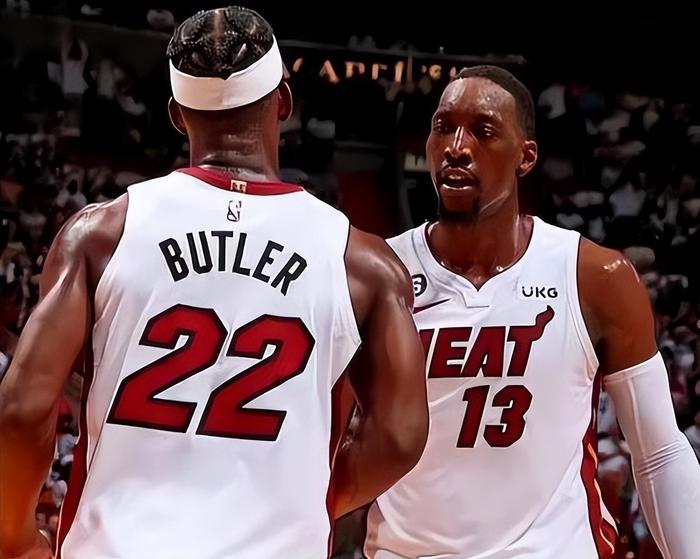 空砍大战!双方火力全开,精彩绝伦的简单介绍 空砍大战!双方火力全开,精彩绝伦的简单介绍