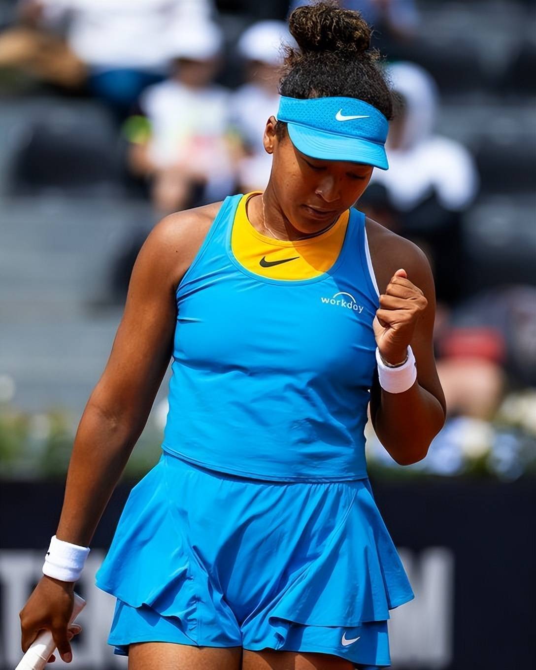 爱游戏官网入口-罗马队在比赛中展现顽强意志，取得胜利晋级