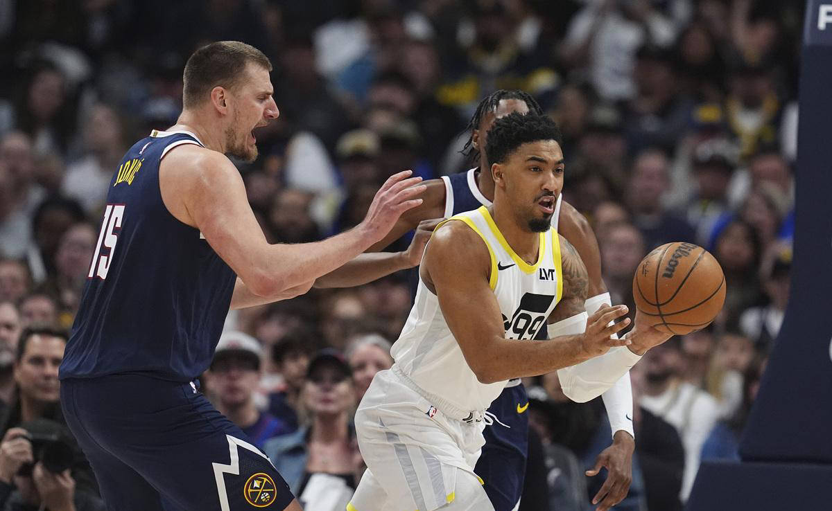 爱游戏登录入口-爵士队逐渐找回比赛状态，备战艰苦