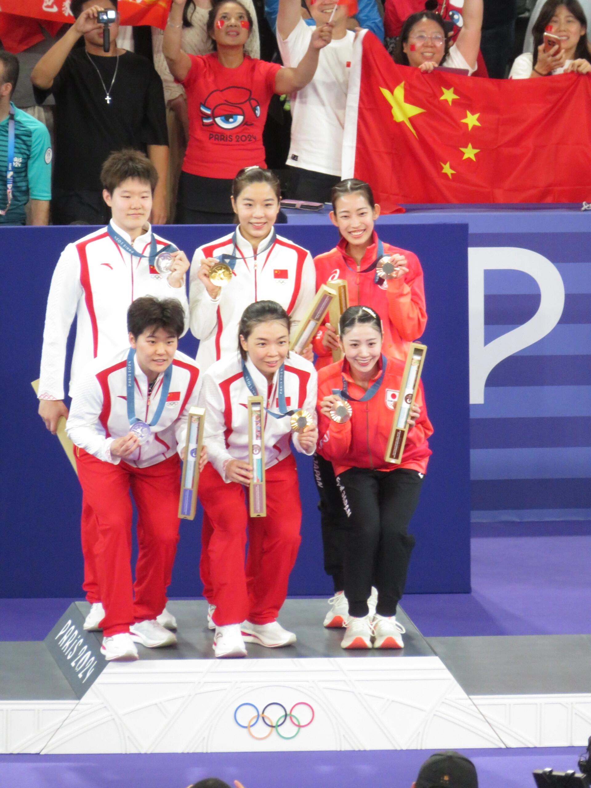 羽毛球双打选手携手力挽狂澜夺冠 羽毛球双打选手携手力挽狂澜夺冠