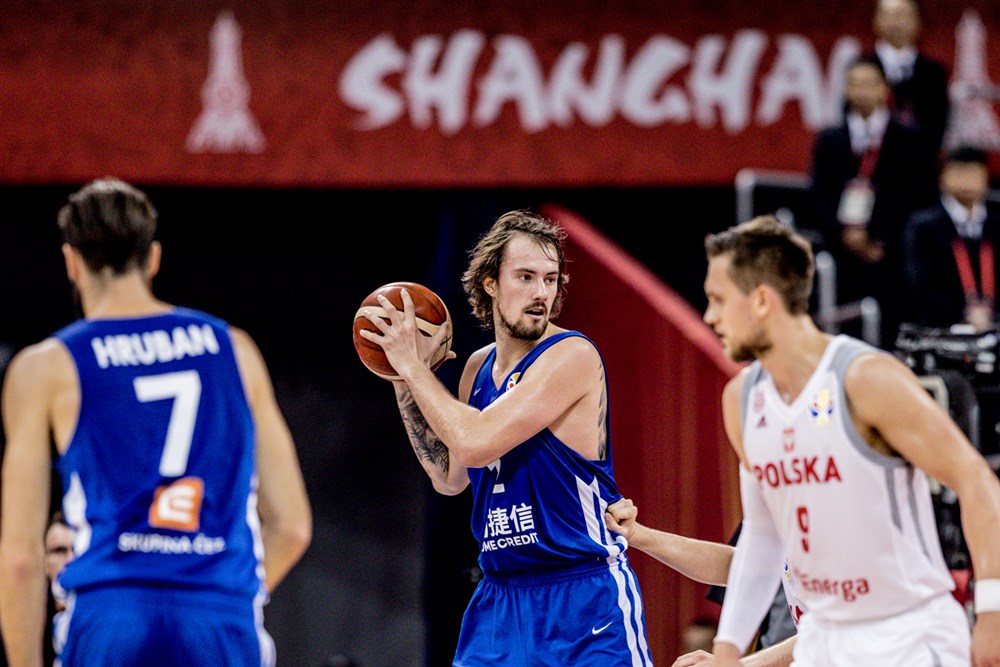 波兰队力克塞尔维亚，稳住小组第六的位置！的简单介绍