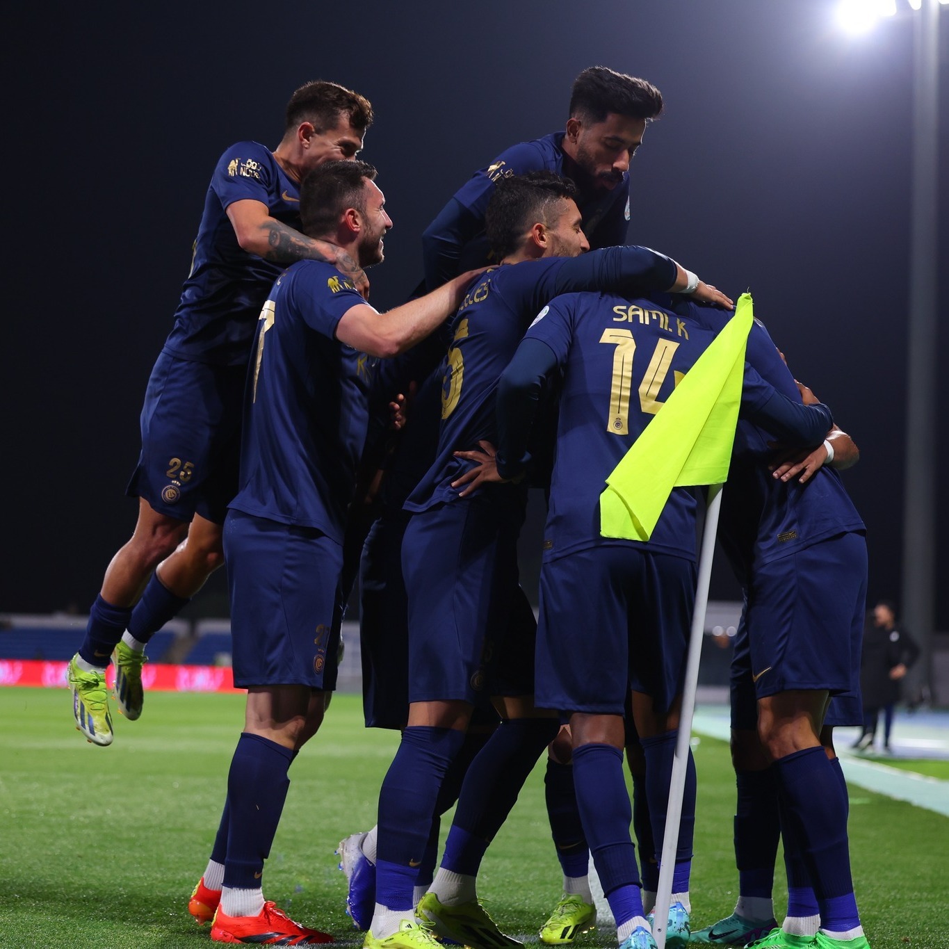 爱游戏体育网站-里昂客场逆转胜利，稳固领跑位置的简单介绍