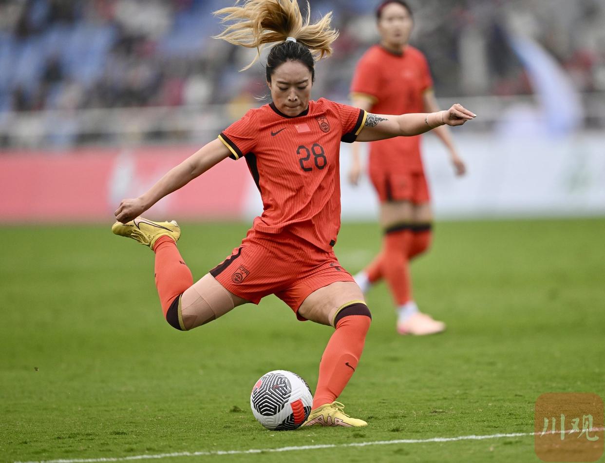 关于坚毅不拔：女足比赛中展现拼搏品质的信息