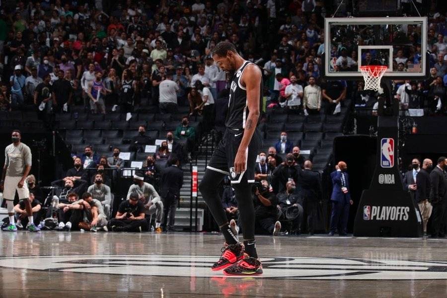 雄鹿东部决赛败绩令球队士气低迷 雄鹿东部决赛败绩令球队士气低迷