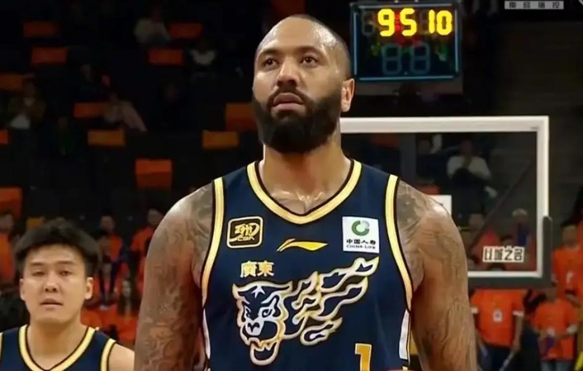 爱游戏体育直播-广东男篮成功晋级总决赛，备战冠军战！