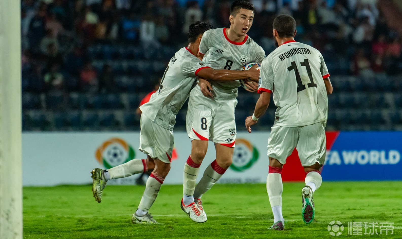 爱游戏体育平台-紧张比赛收官，球队成功拔得头筹