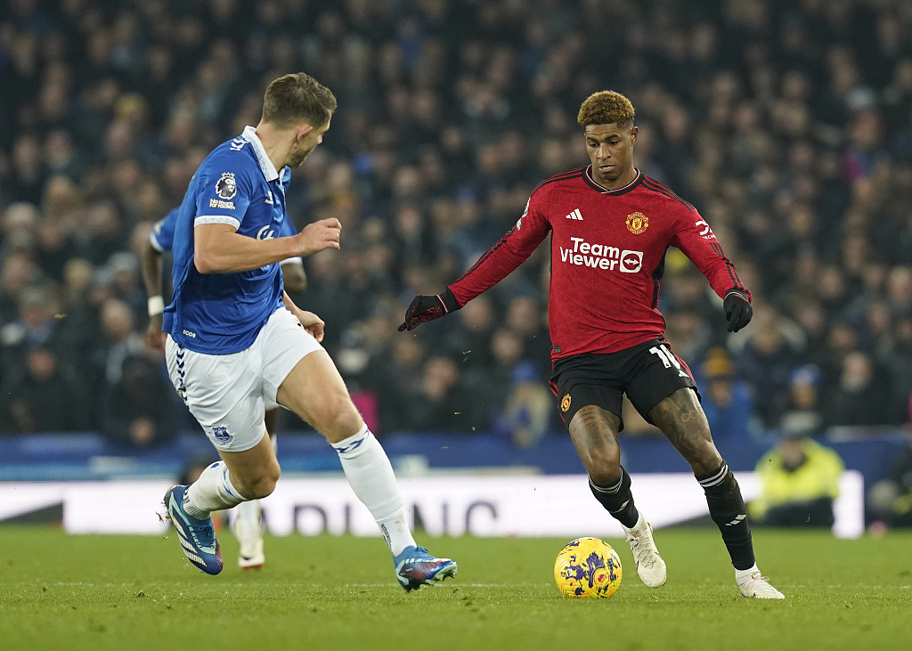 爱游戏体育官网-狼队尴尬连败，降至英超倒数第三