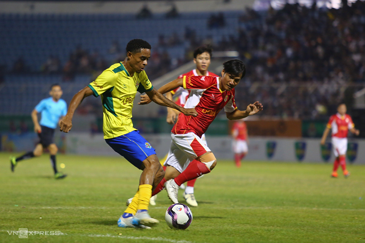 爱游戏体育官网-足球比赛中，巴西队赢得胜利，晋级下一轮的简单介绍