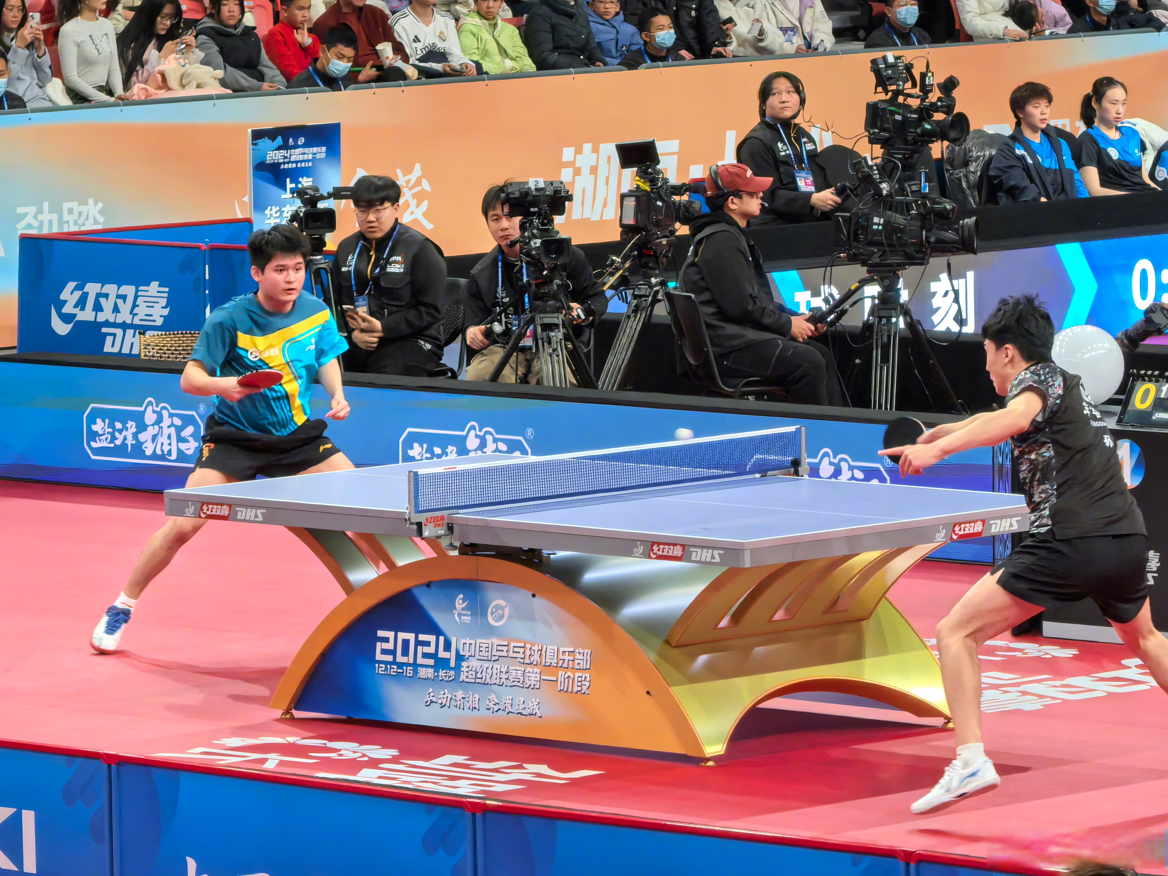 包含核心球员展现统治力，带队晋级！的词条